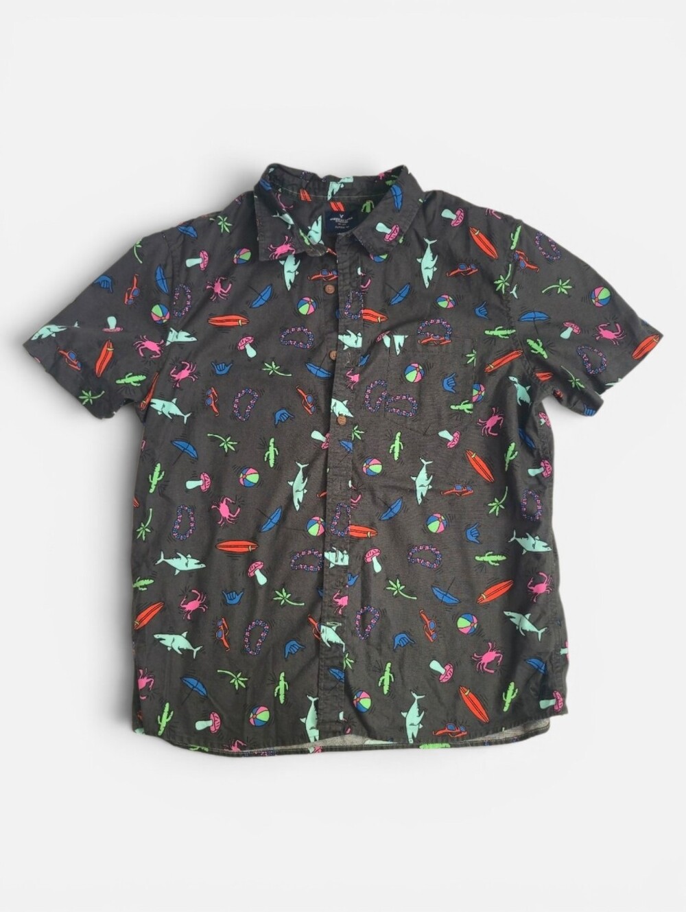 American Eagle Men's Gray Beach Themed Button-Up Shir